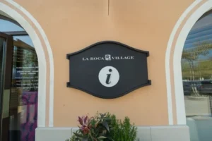 la roca village