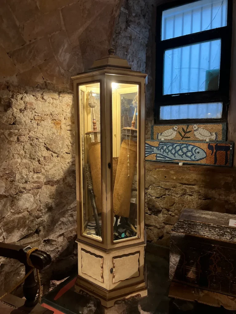Objects synagogue